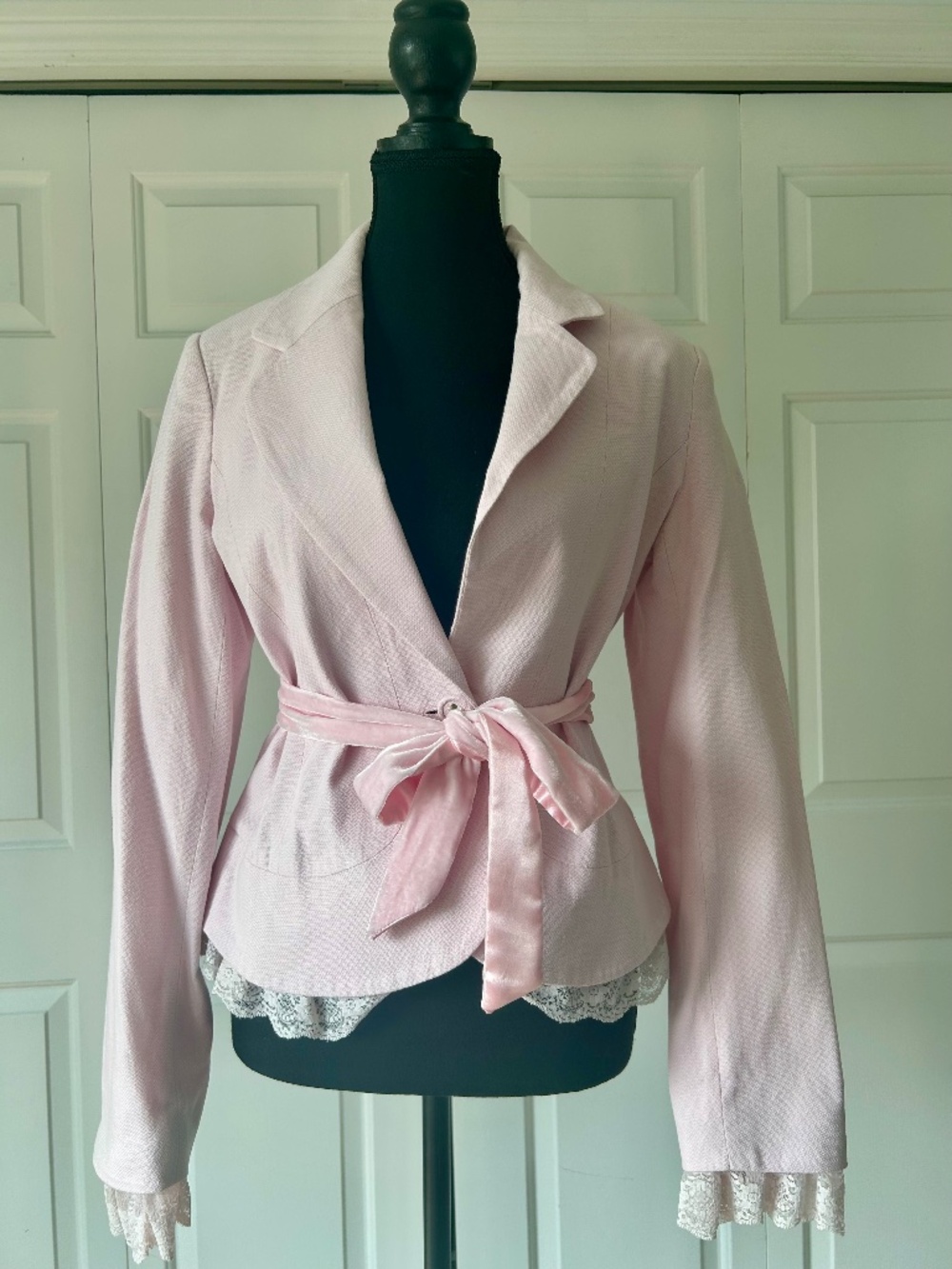 Le Chateau Soft Pink Blazer with Lace Trim and Velvet-Satin Belt Size Medium